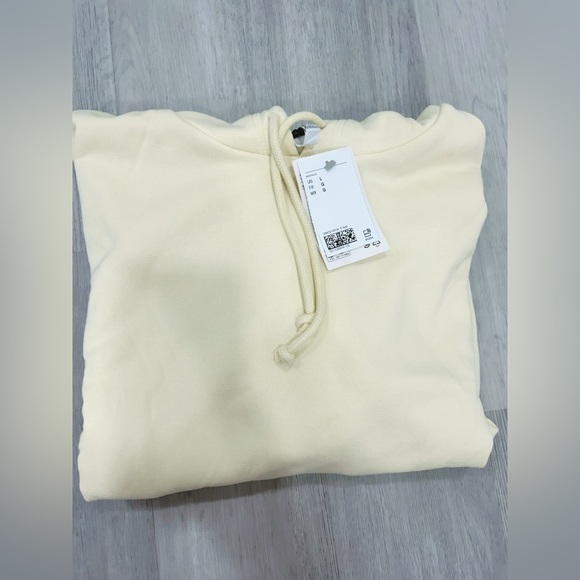 H&M light yellow oversized hoodie - Picture 6 of 6